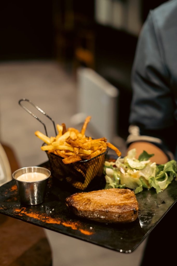 Plat généreux préparé avec des produits frais - Restaurant L’Instinct Toulouse